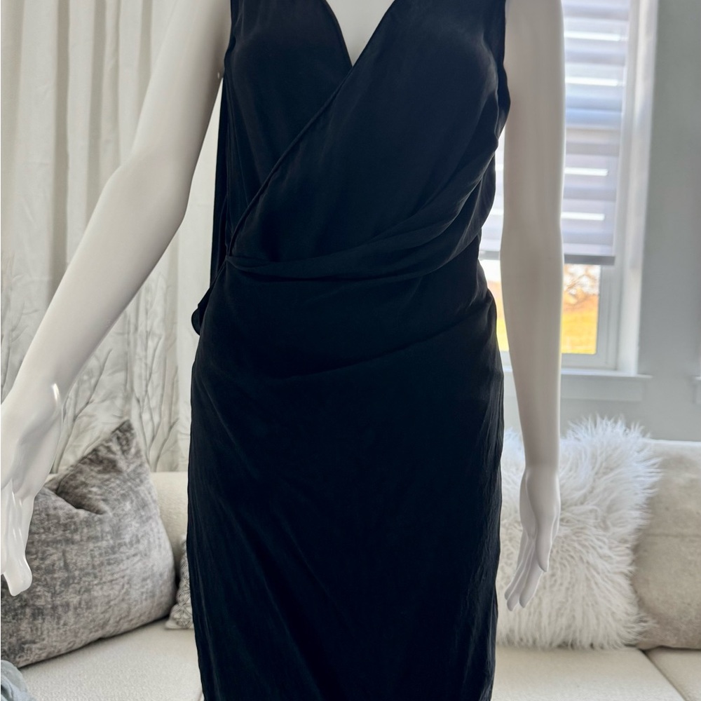 95% Silk Black Sleeveless Ruched Sheath Dress by Leon Max